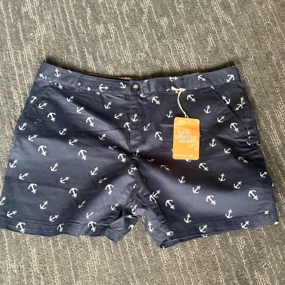 Dockers Essential Shorts featuring a white anchor print